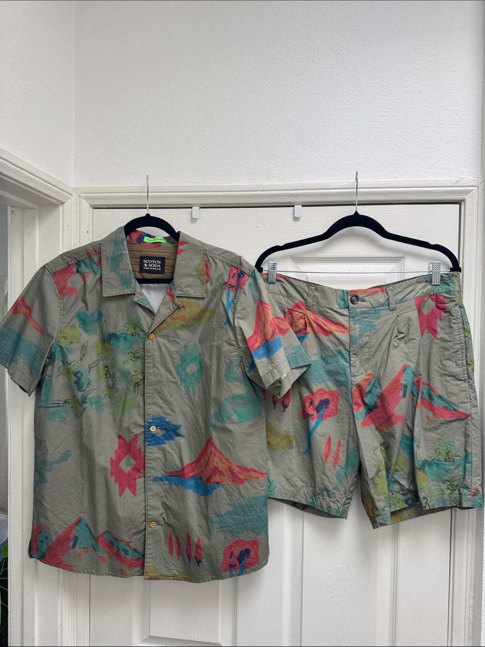 Men's Short Sleeve Shirt & Shorts Set - Olive with Multicolor Print